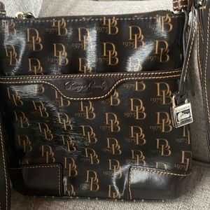 Dooney & Bourke classic 1975 crossbody vintage !!! Excellent condition